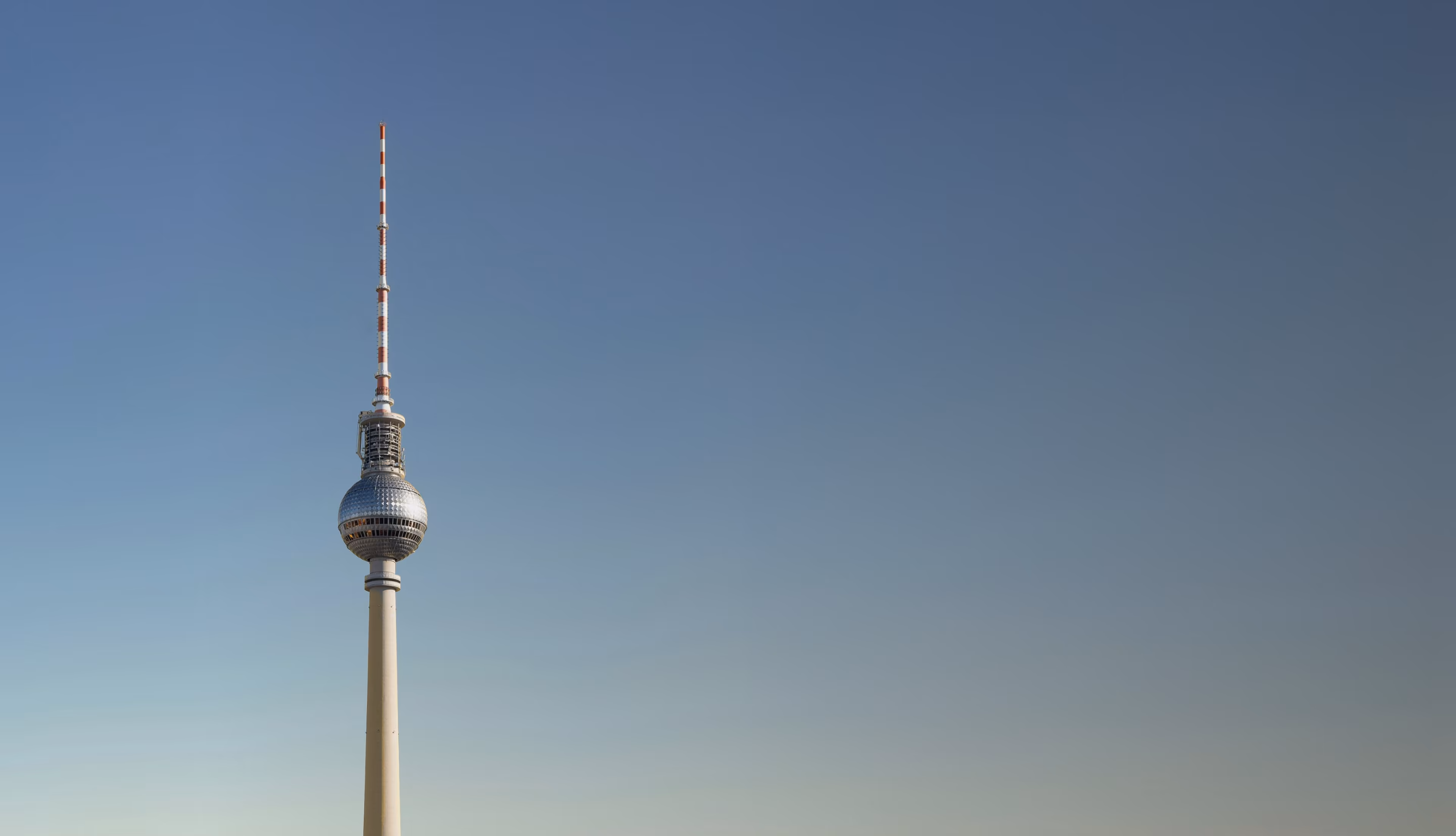 de_healthtech_02_cta-with-blur