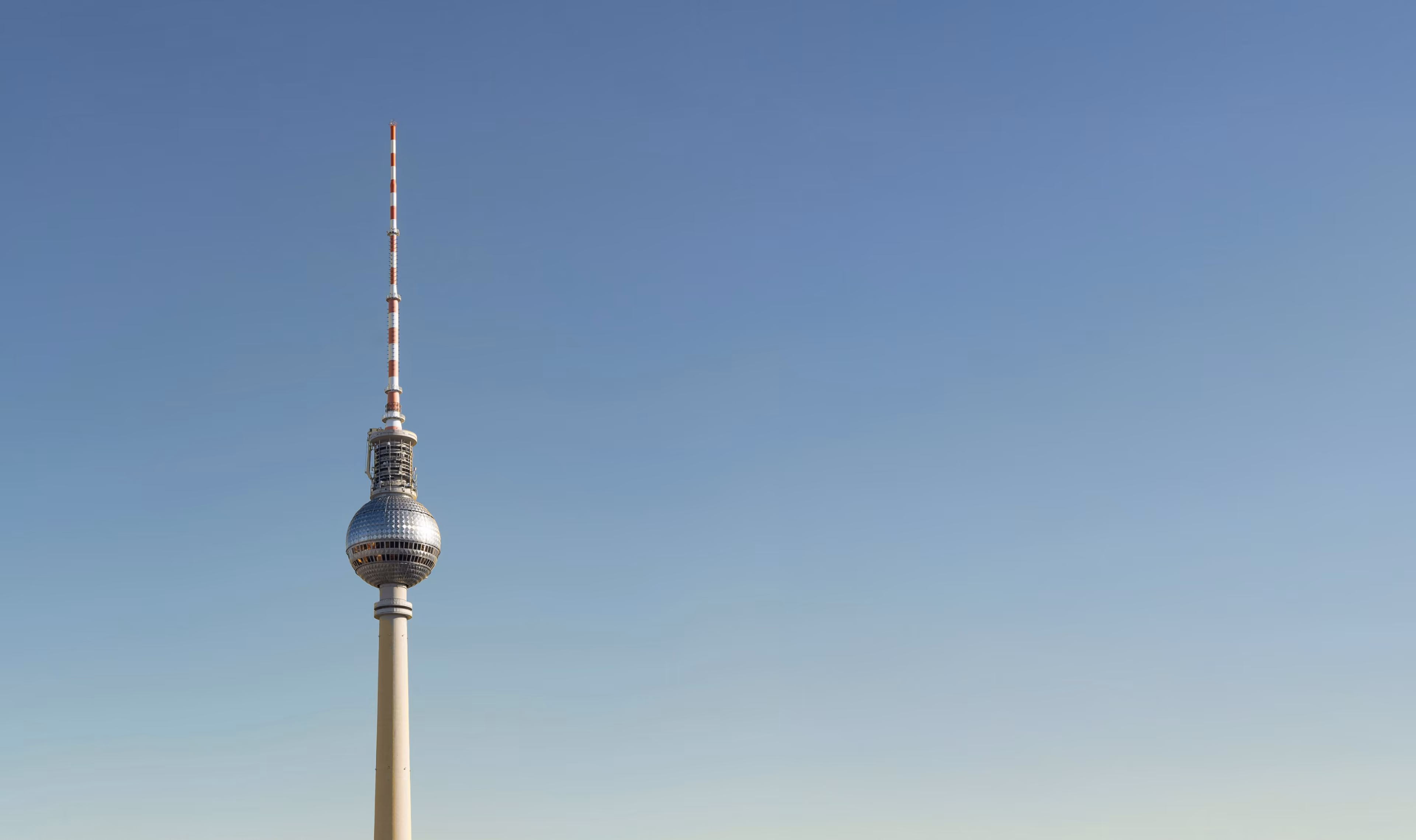 de_logistik_05_cta-with-blur