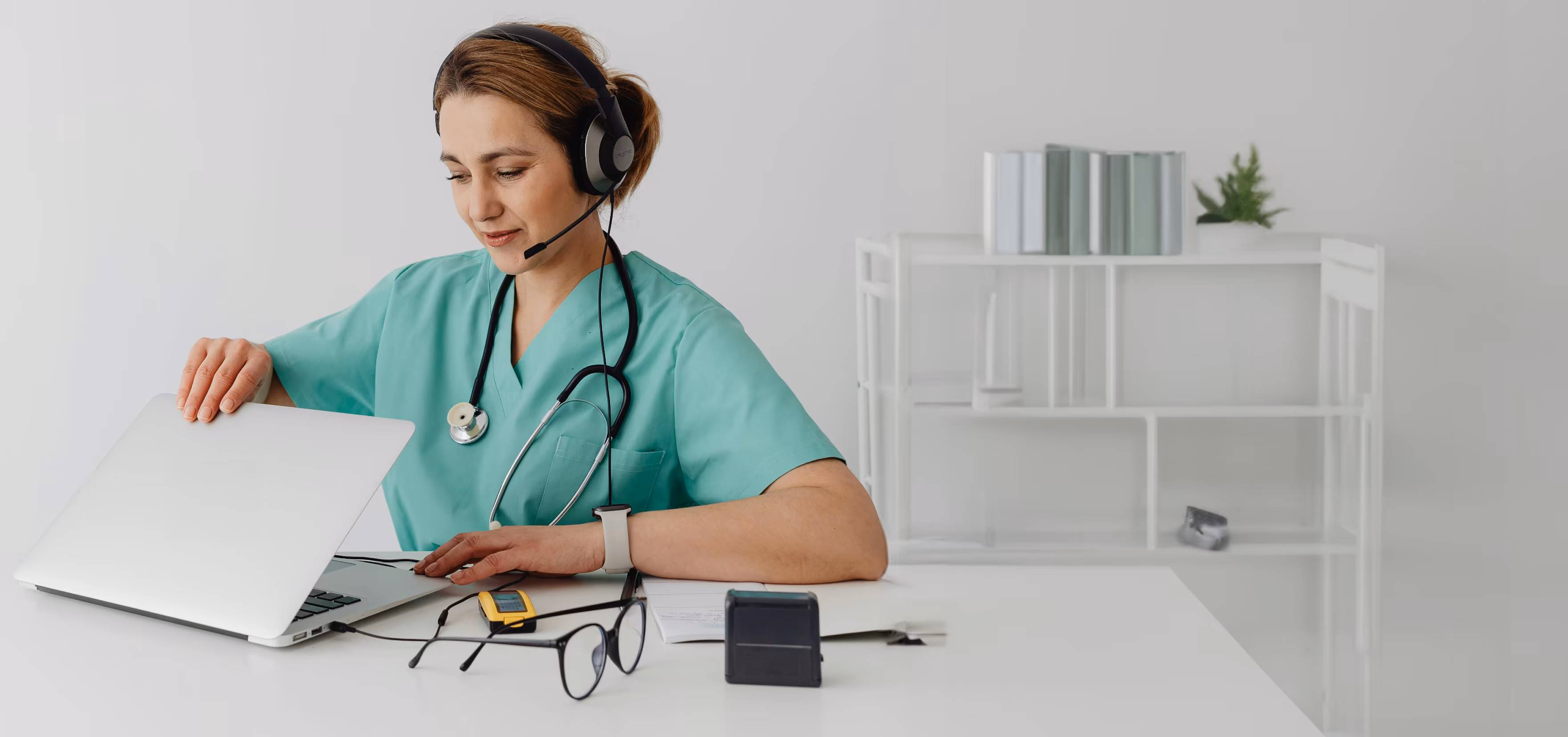 uk_healthcare_telemedicine_01_cta-with-blur