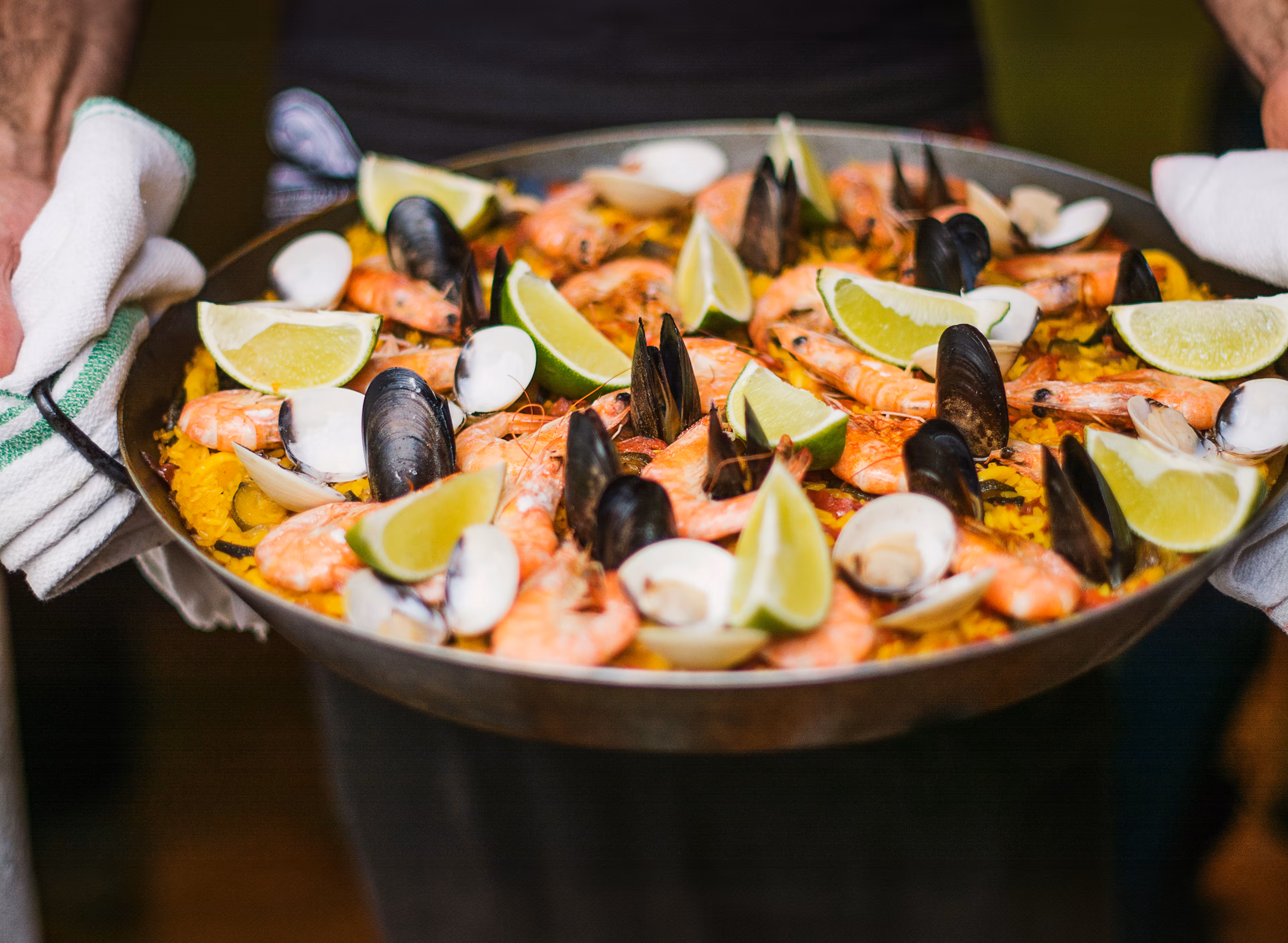 TechTable by Vention_ Leveraging AI for Growth, Change, and ROI _00_hero