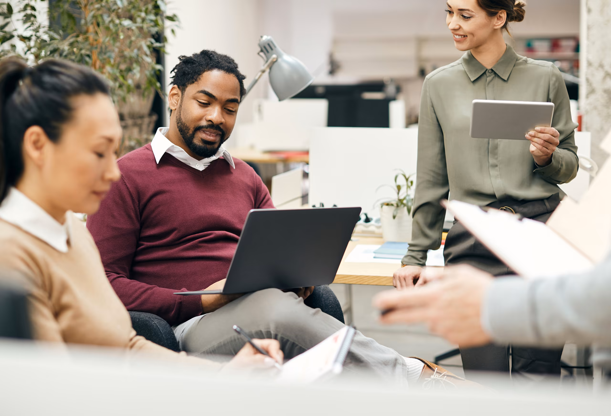 uk_bespoke-software-development_outsourcing_00_hero